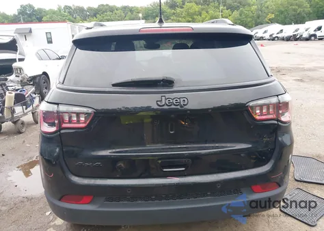 2021 Jeep Compass Altitude 4X4 z USA, uszkodzony, nr VIN 3C4NJDBB2MT573130